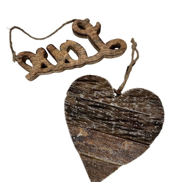 HANDCRAFTED WOODEN CHRISTMAS ORANAMENTS LOVE HEART SET 2 RUSTIC CABINCORE NEW - Picture 9 of 9